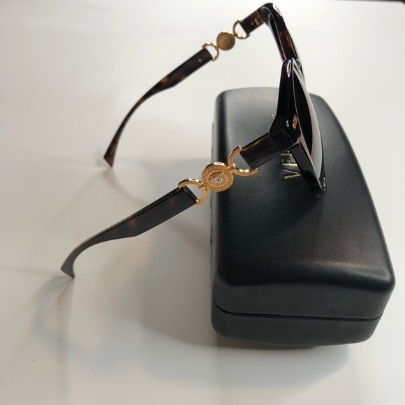 Versace VE4442 Women’s Tortoise Sunglasses with Medusa Logos at Temples ~ BNIB! - Picture 3 of 10